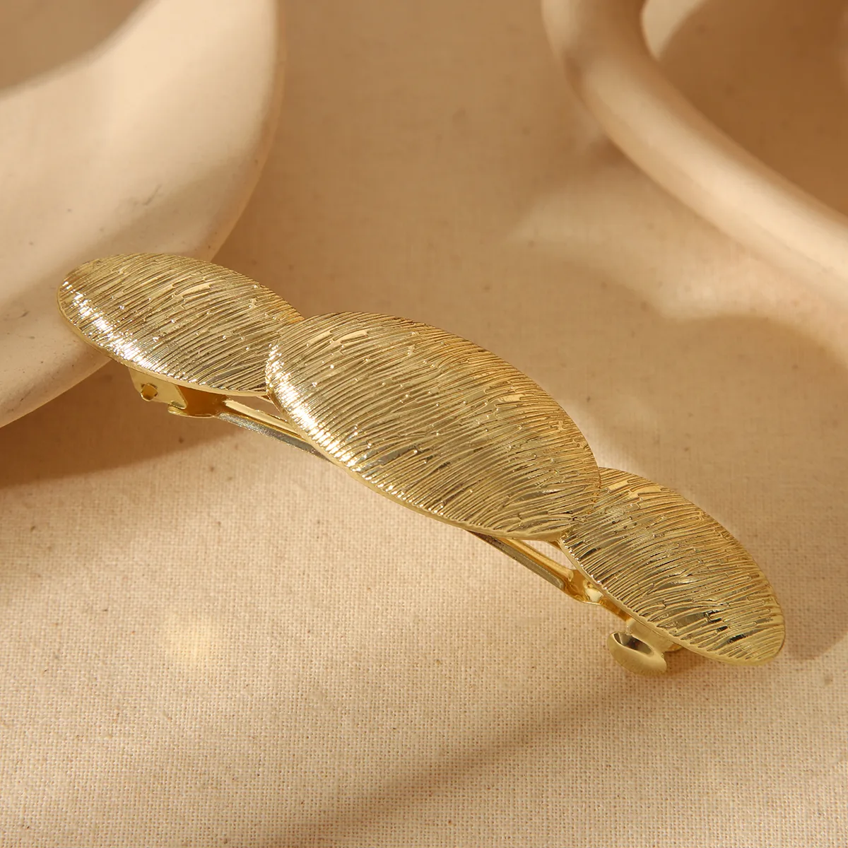 Women's Cute Basic Solid Color Alloy Hair Clip display picture 30