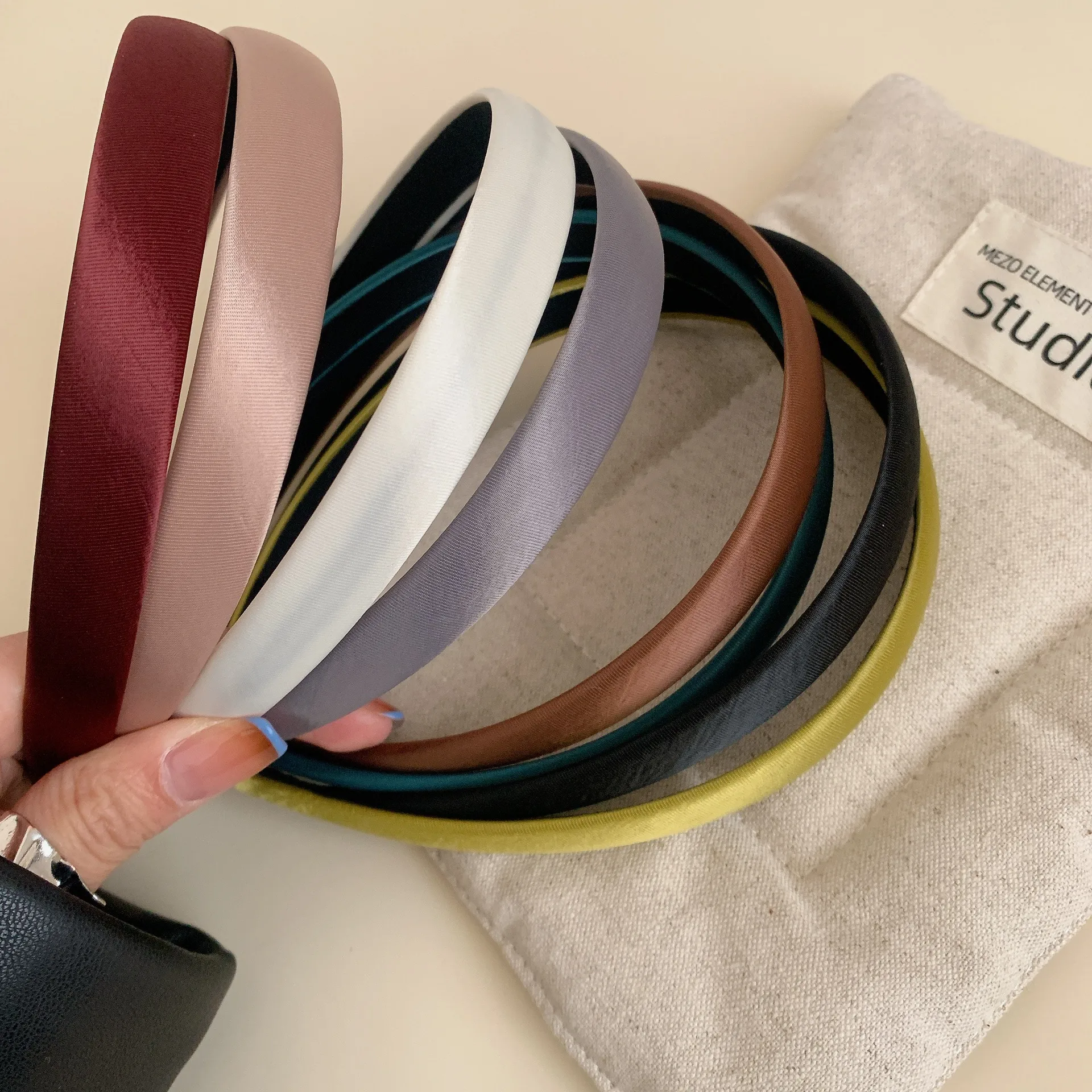 Women's Retro French Style Solid Color Satin Hair Band display picture 3