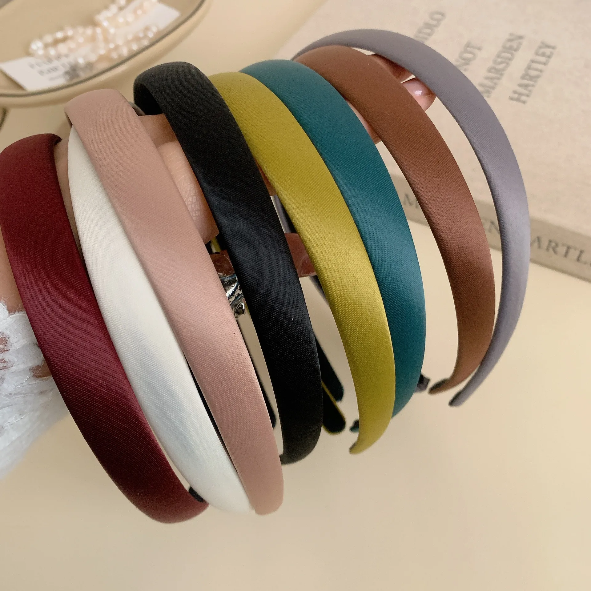 Women's Retro French Style Solid Color Satin Hair Band display picture 4