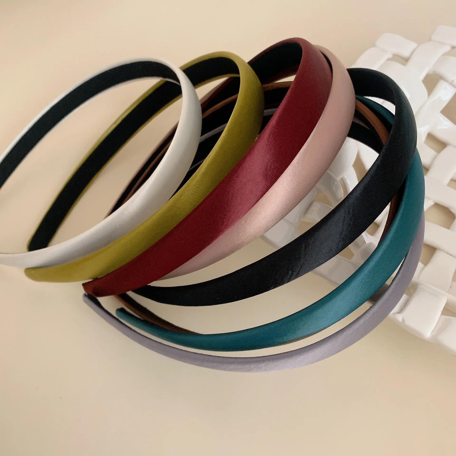 Women's Retro French Style Solid Color Satin Hair Band display picture 6