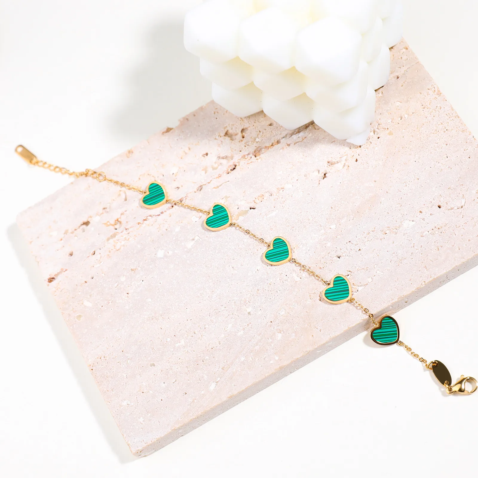 Cute Heart Shape 304 Stainless Steel 18K Gold Plated Acrylic Cable Chain Bracelets In Bulk display picture 2