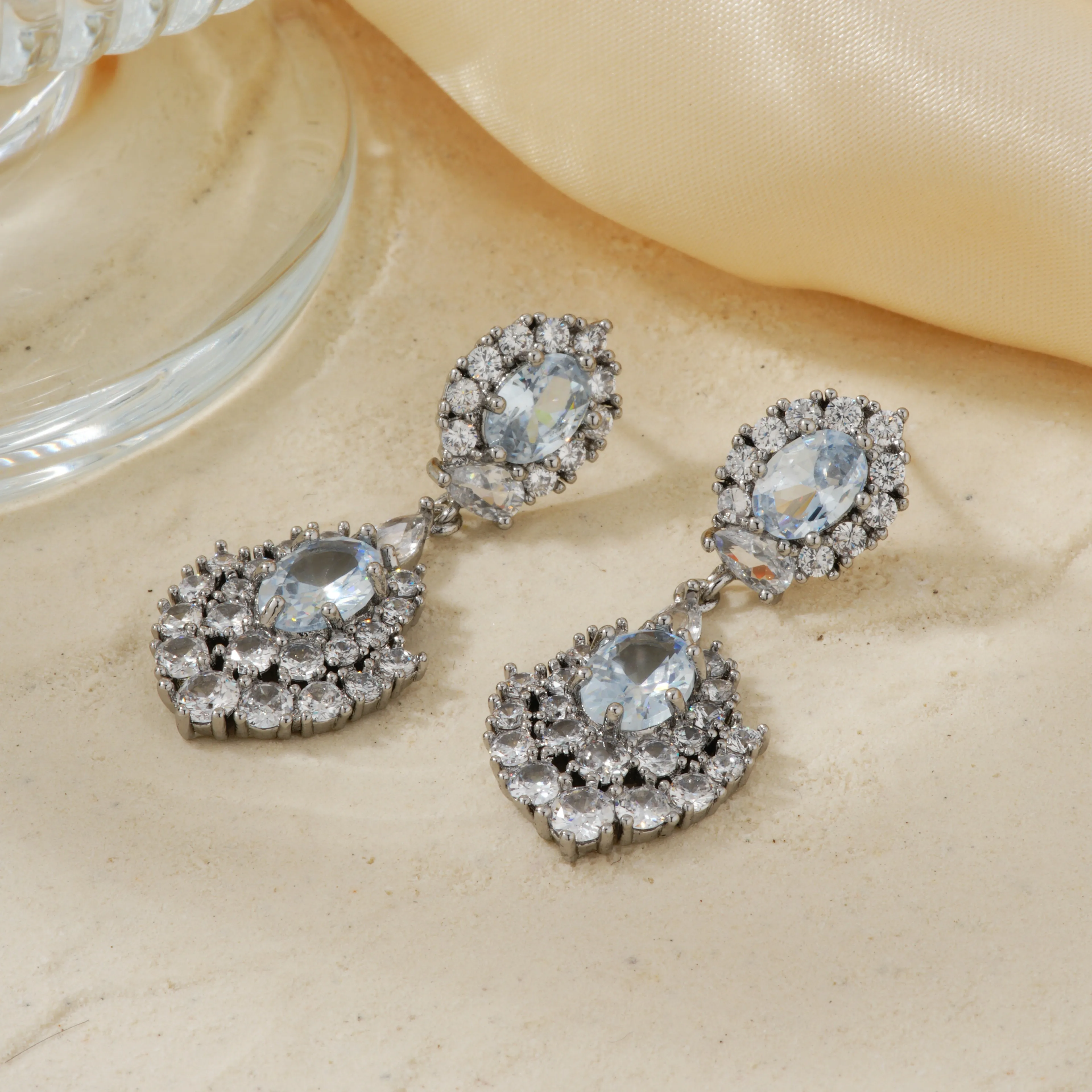 New Light Luxury High-End Fine Zircon-Embedded Earrings Simple Fashion In Europe And America Earrings Elegant Long Color Pendant Ear Rings display picture 6