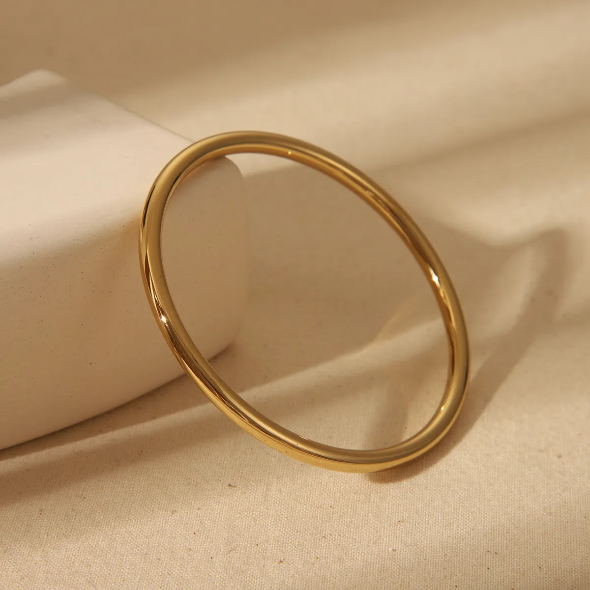 Vintage Style Classic Style Commute Solid Color 304 Stainless Steel 18K Gold Plated Bangle In Bulk display picture 3