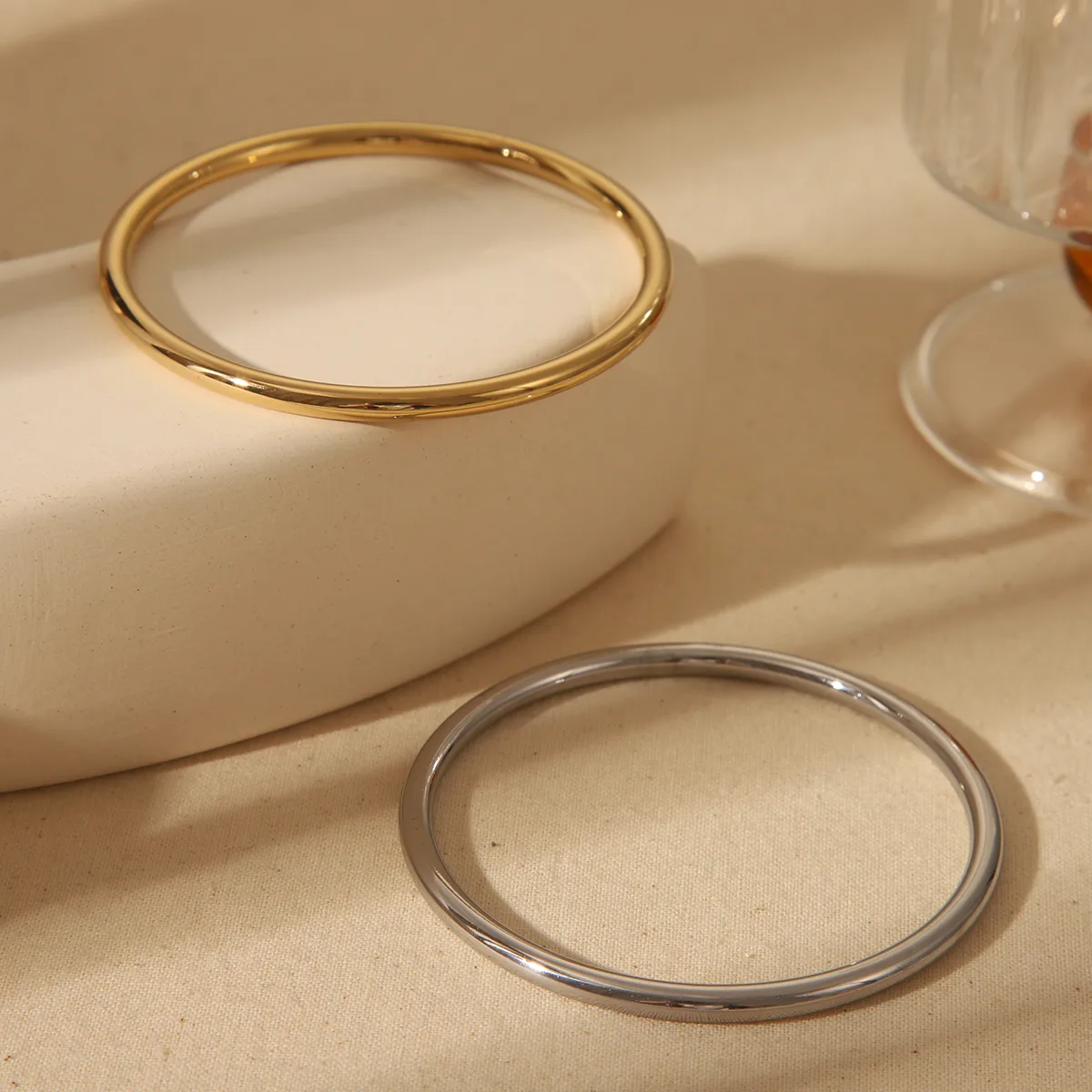 Vintage Style Classic Style Commute Solid Color 304 Stainless Steel 18K Gold Plated Bangle In Bulk display picture 4