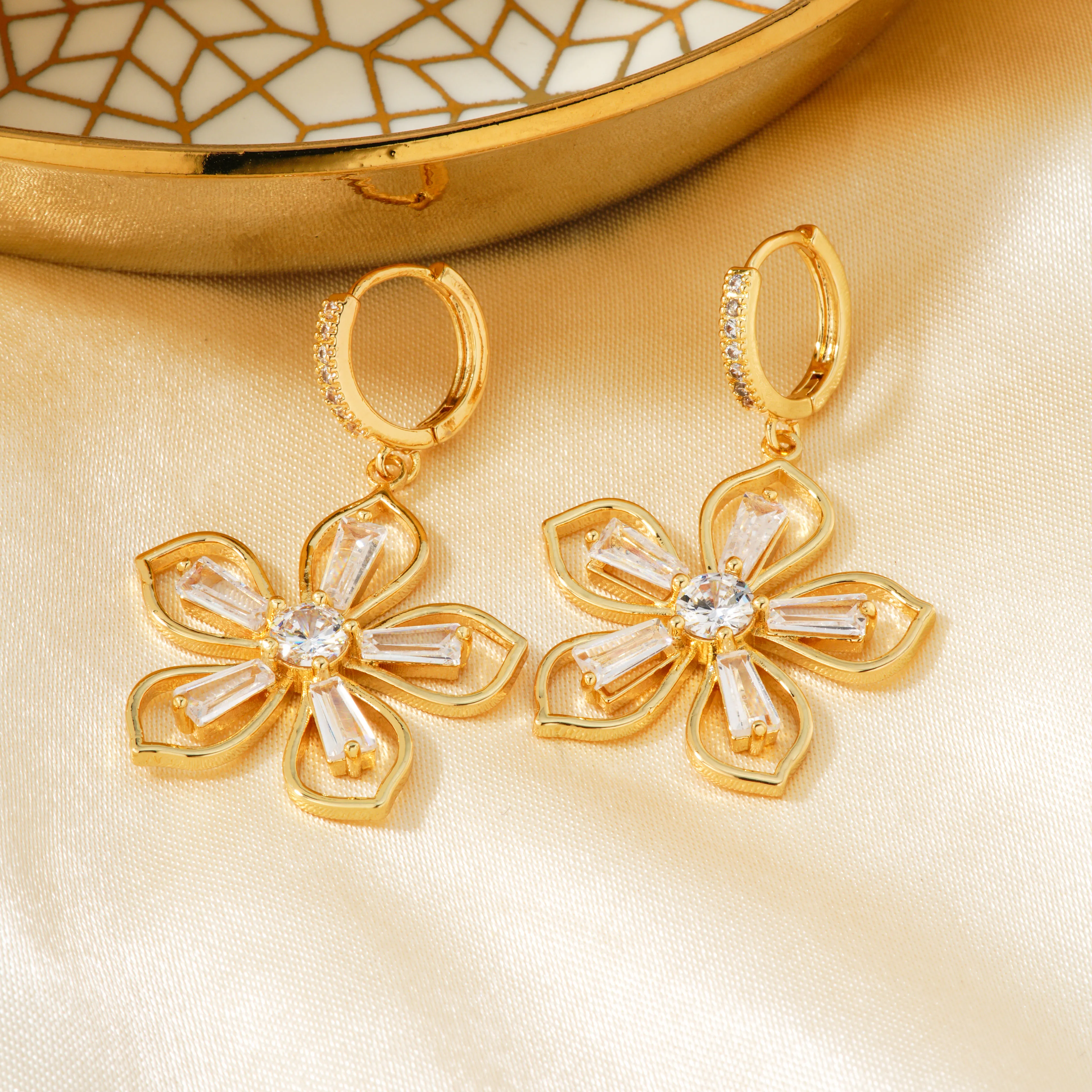 1 Pair Elegant Heart Shape Bow Knot Plating Inlay Copper Zircon K Gold Plated Drop Earrings Earrings Ear Studs display picture 2