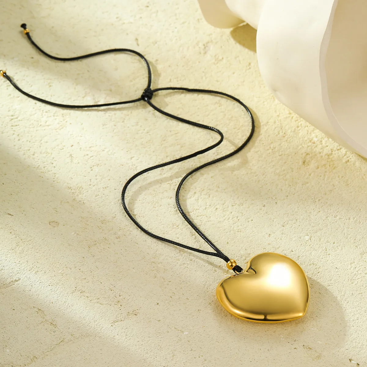 Lady Heart Shape 304 Stainless Steel Rope Wholesale Pendant Necklace display picture 3
