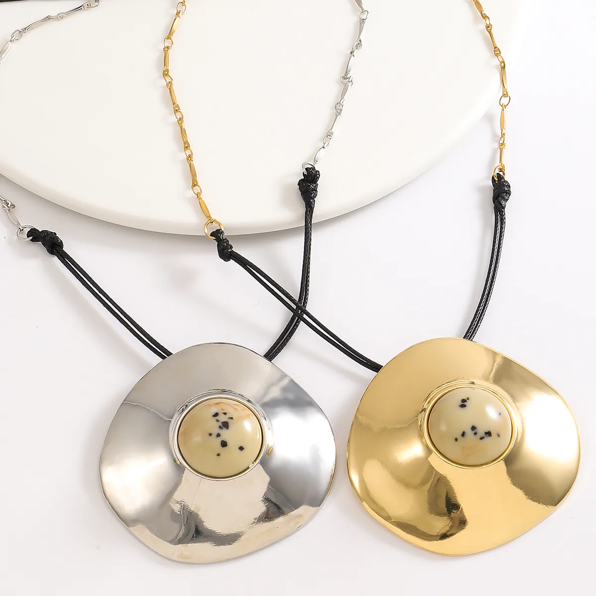 Casual Artistic Round Alloy Leather Rope Wholesale Pendant Necklace display picture 6