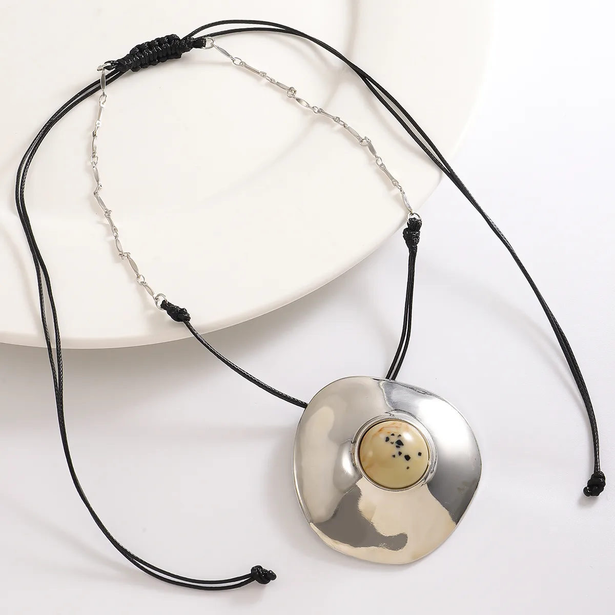 Casual Artistic Round Alloy Leather Rope Wholesale Pendant Necklace display picture 7