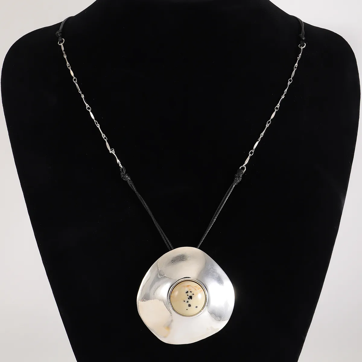 Casual Artistic Round Alloy Leather Rope Wholesale Pendant Necklace display picture 9
