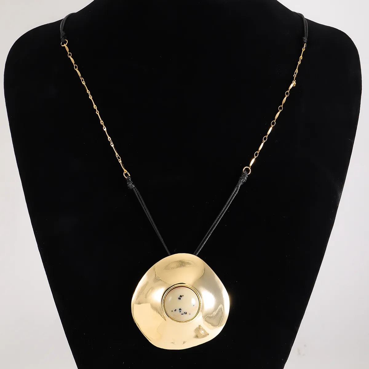 Casual Artistic Round Alloy Leather Rope Wholesale Pendant Necklace display picture 10
