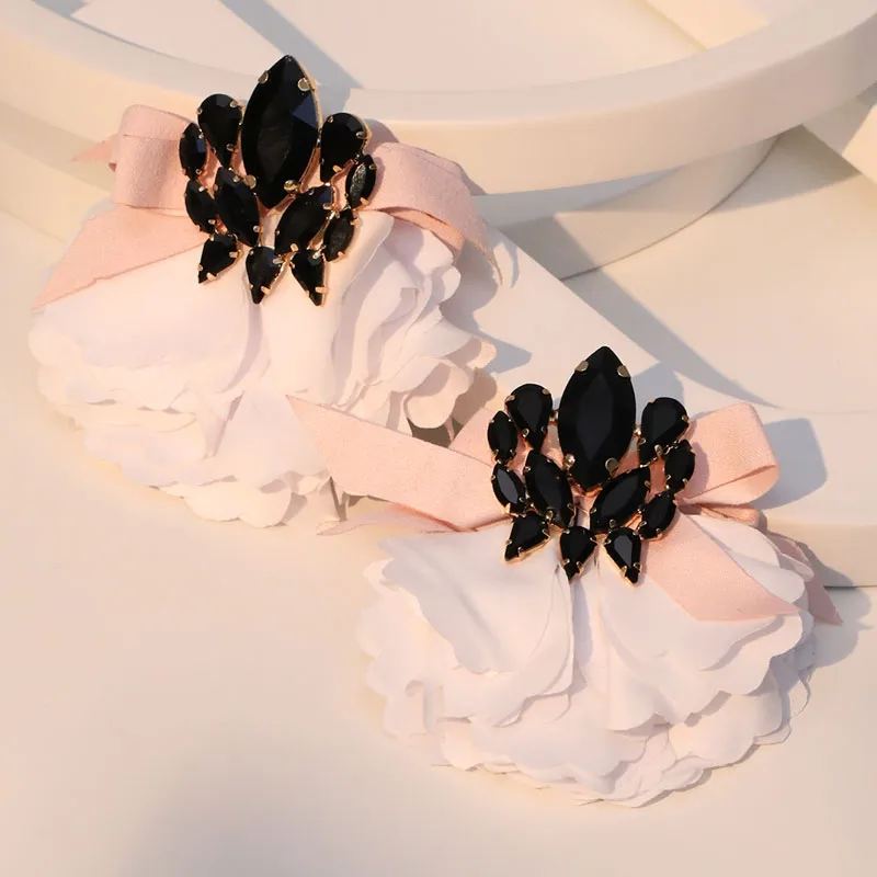 1 Pair Casual Elegant Streetwear Floral Alloy Cloth Glass Drop Earrings display picture 12