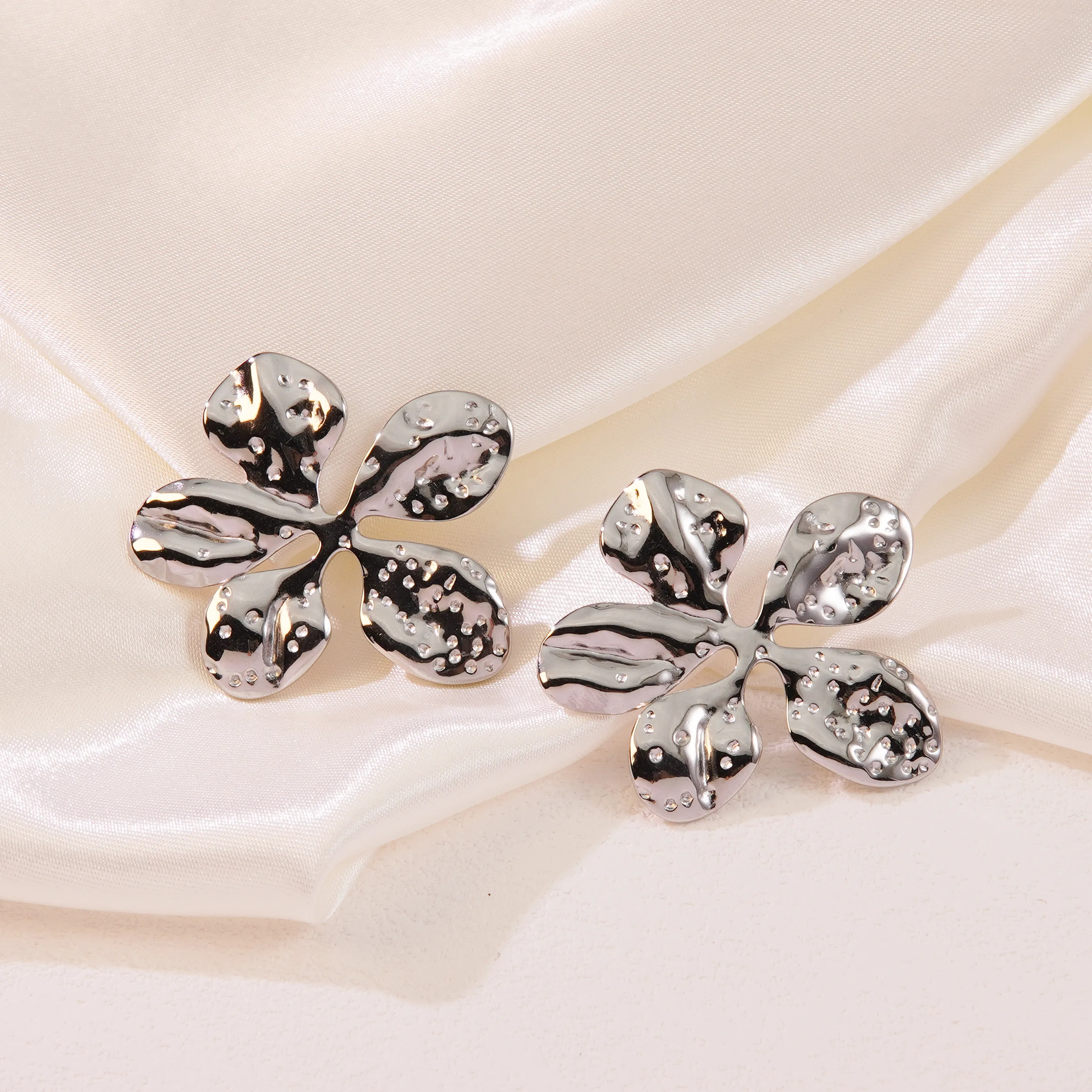 1 Pair Exaggerated Sweet Cool Style Flower Plating 304 Stainless Steel Imitation Gold  Ear Studs display picture 5