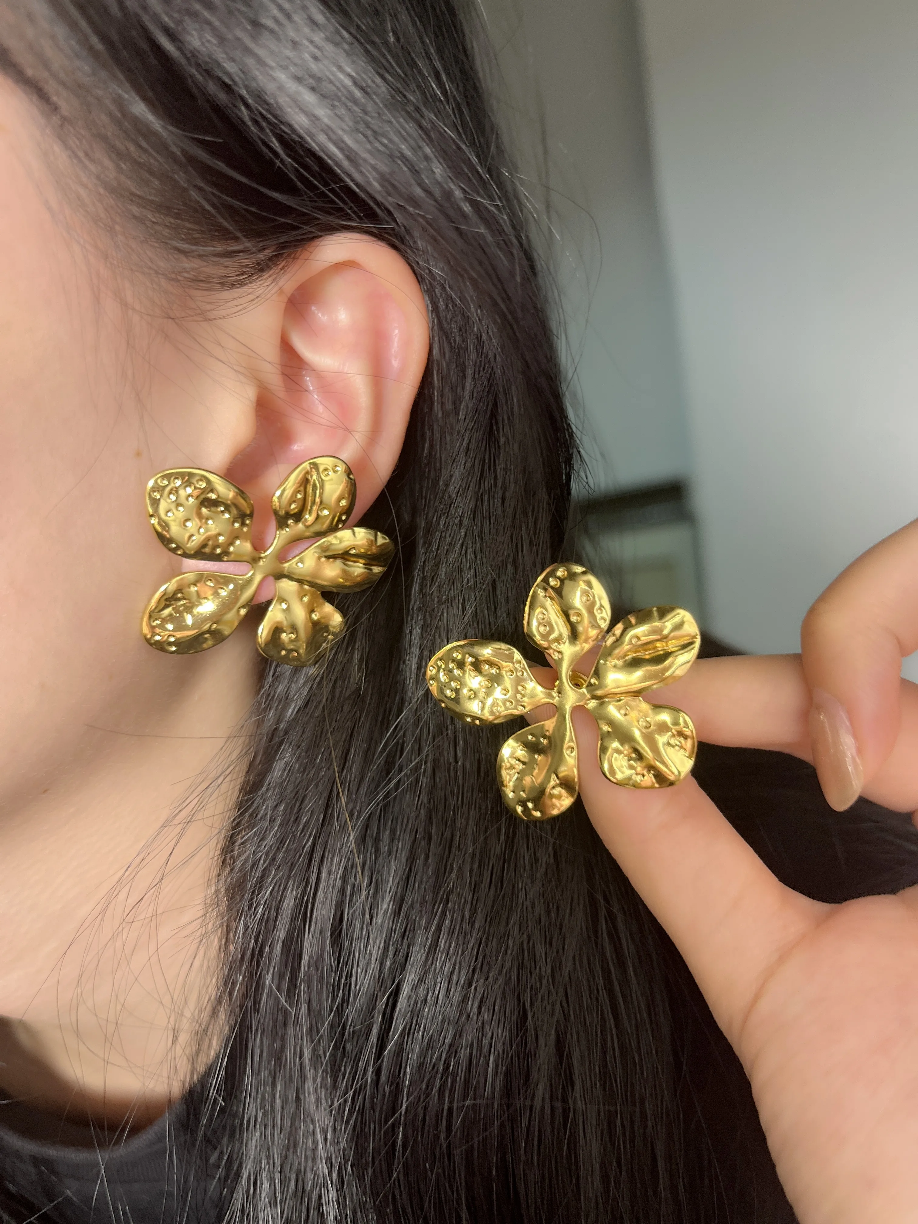 1 Pair Exaggerated Sweet Cool Style Flower Plating 304 Stainless Steel Imitation Gold  Ear Studs display picture 1