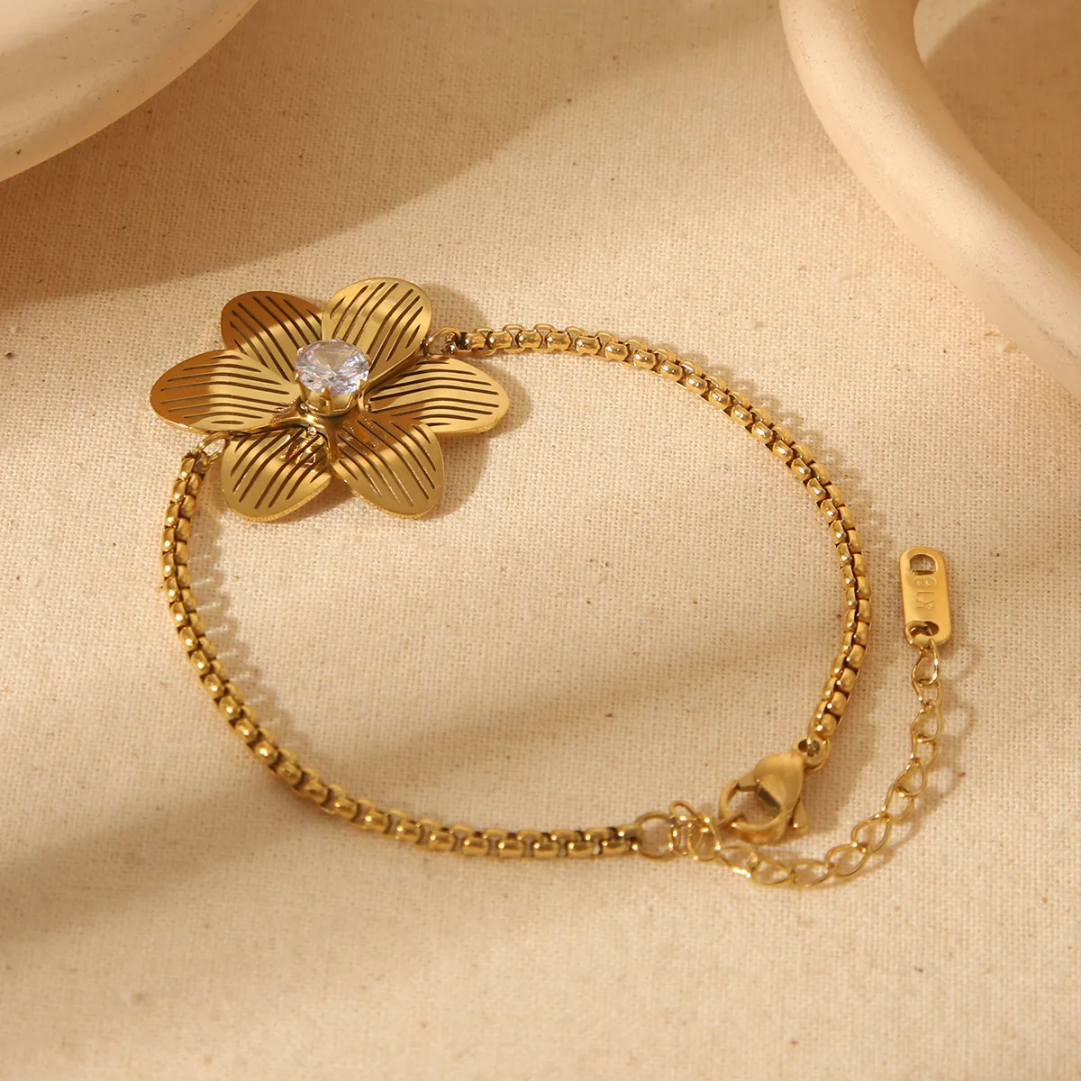 Wholesale Jewelry Elegant Vintage Style Solid Color Flower 304 Stainless Steel Zircon 18K Gold Plated Cutting Bracelets Earrings Necklace display picture 6