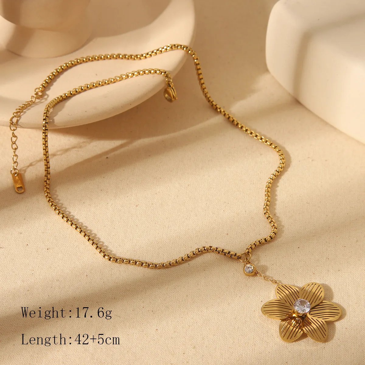 Wholesale Jewelry Elegant Vintage Style Solid Color Flower 304 Stainless Steel Zircon 18K Gold Plated Cutting Bracelets Earrings Necklace display picture 9