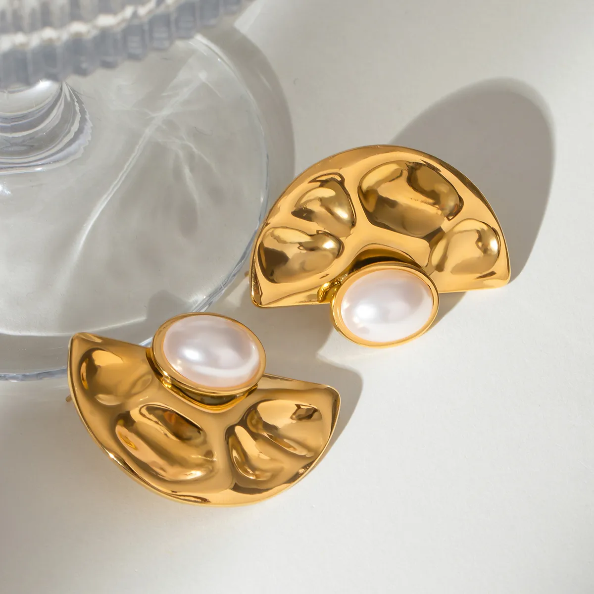 1 Pair Simple Style Classic Style Geometric Inlay 304 Stainless Steel Imitation Shell Pearls Ear Studs display picture 1