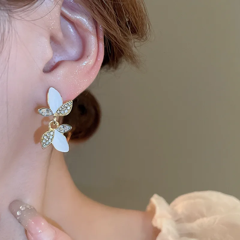 1 Pair Elegant Petal Plating Inlay Alloy Zircon Gold Plated Drop Earrings display picture 3