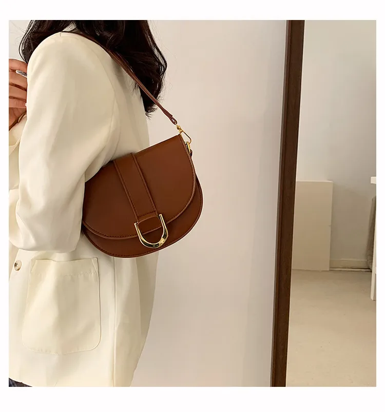 Women's Small Pu Leather Solid Color Streetwear Shell Magnetic Buckle Shoulder Bag Crossbody Bag display picture 9
