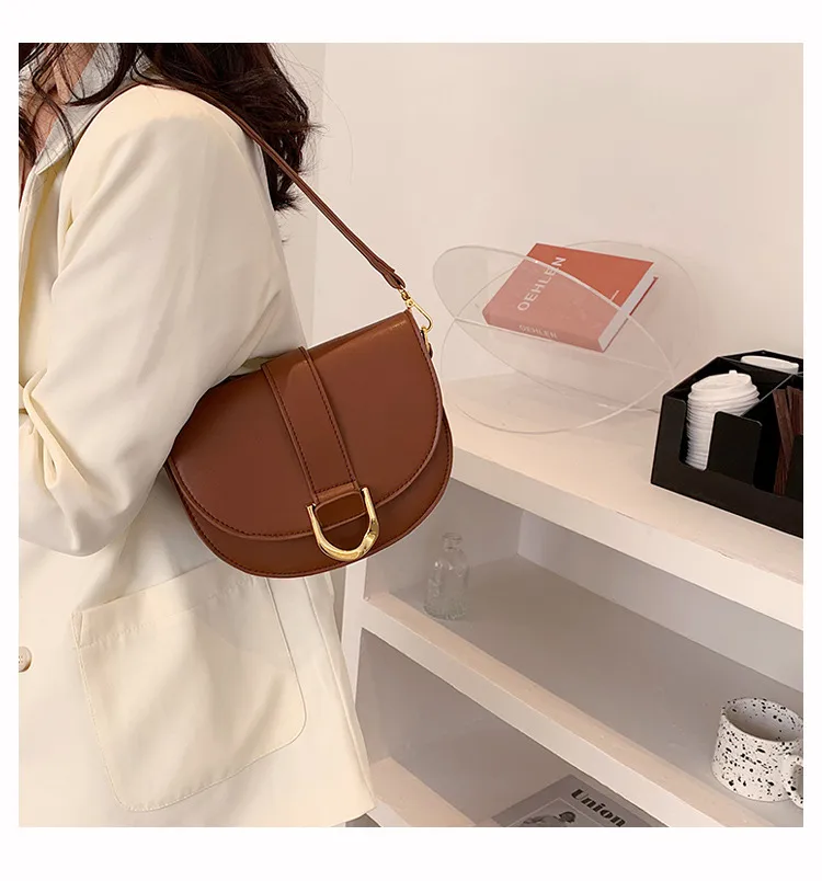 Women's Small Pu Leather Solid Color Streetwear Shell Magnetic Buckle Shoulder Bag Crossbody Bag display picture 10