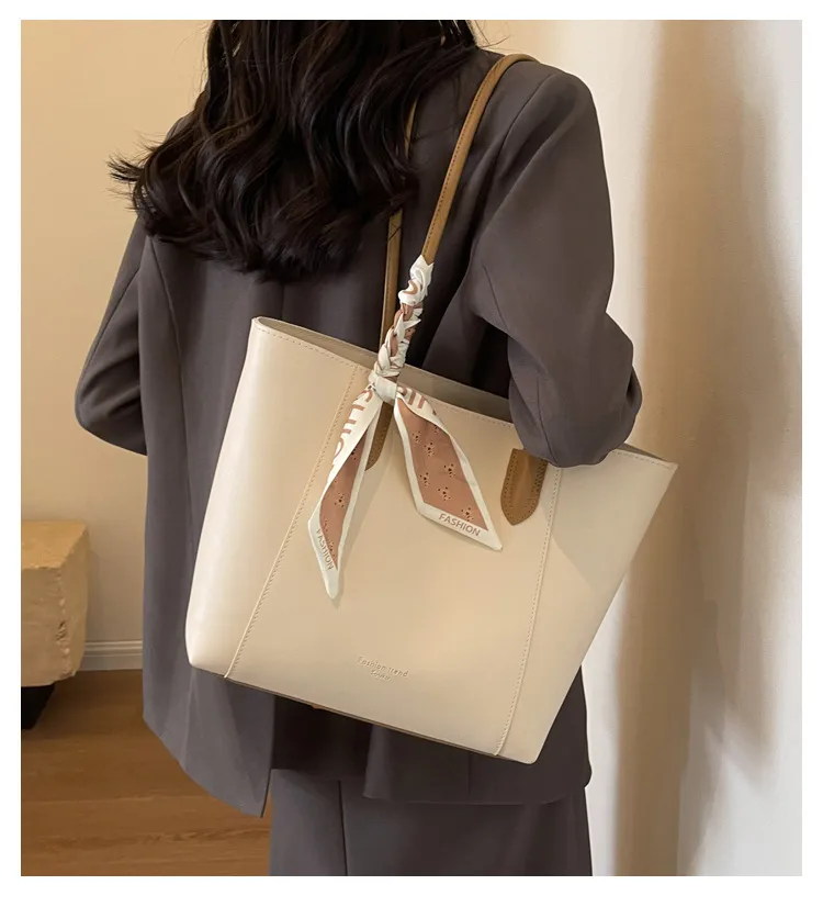 Women's Large Pu Leather Solid Color Streetwear Square Zipper Shoulder Bag Tote Bag display picture 1