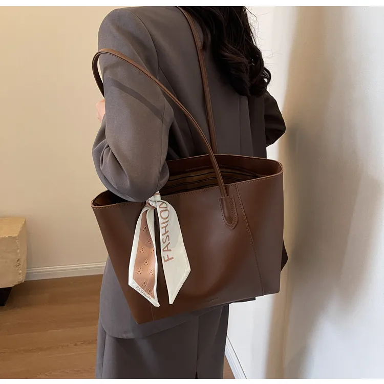 Women's Large Pu Leather Solid Color Streetwear Square Zipper Shoulder Bag Tote Bag display picture 8