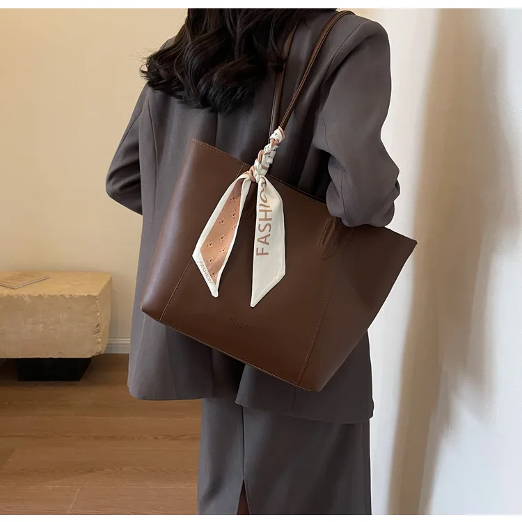 Women's Large Pu Leather Solid Color Streetwear Square Zipper Shoulder Bag Tote Bag display picture 10