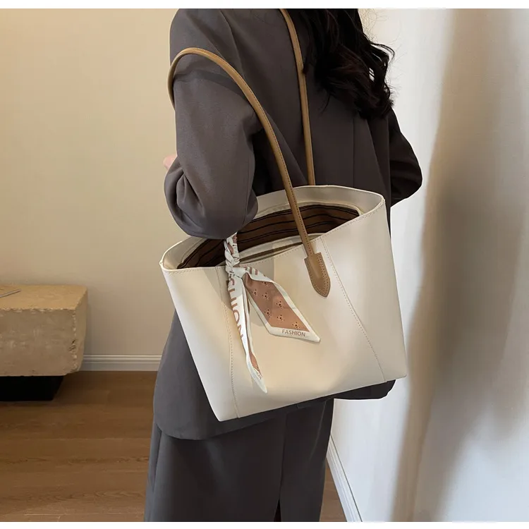 Women's Large Pu Leather Solid Color Streetwear Square Zipper Shoulder Bag Tote Bag display picture 11