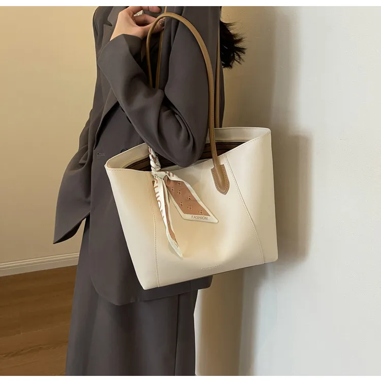 Women's Large Pu Leather Solid Color Streetwear Square Zipper Shoulder Bag Tote Bag display picture 12