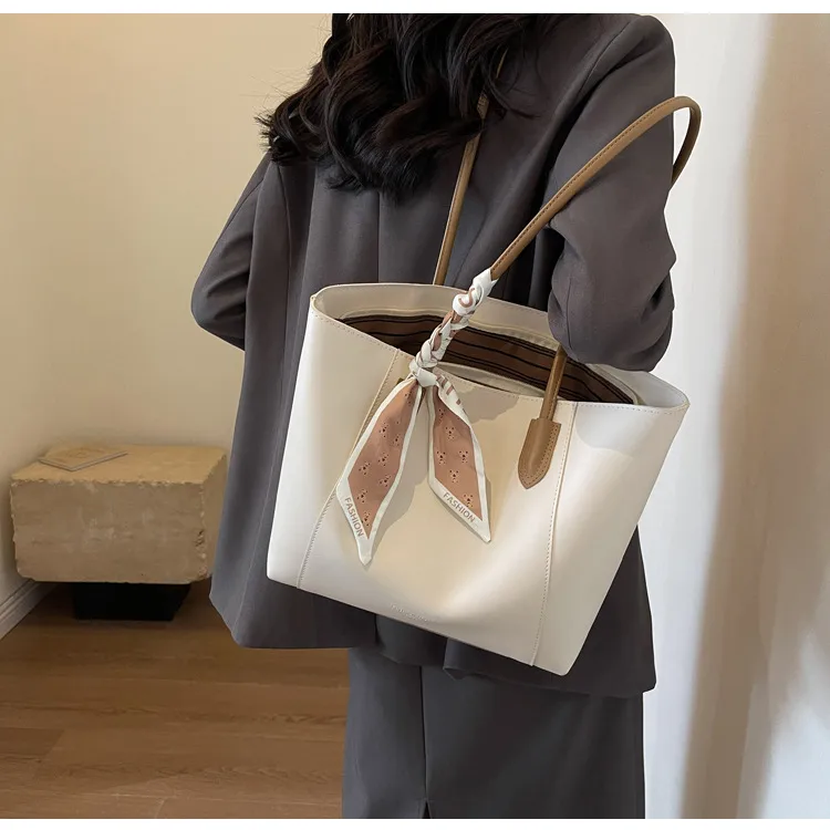 Women's Large Pu Leather Solid Color Streetwear Square Zipper Shoulder Bag Tote Bag display picture 13
