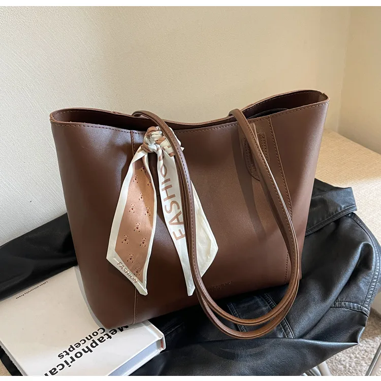 Women's Large Pu Leather Solid Color Streetwear Square Zipper Shoulder Bag Tote Bag display picture 14