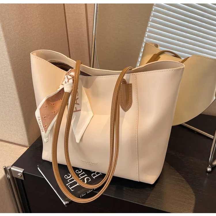 Women's Large Pu Leather Solid Color Streetwear Square Zipper Shoulder Bag Tote Bag display picture 18