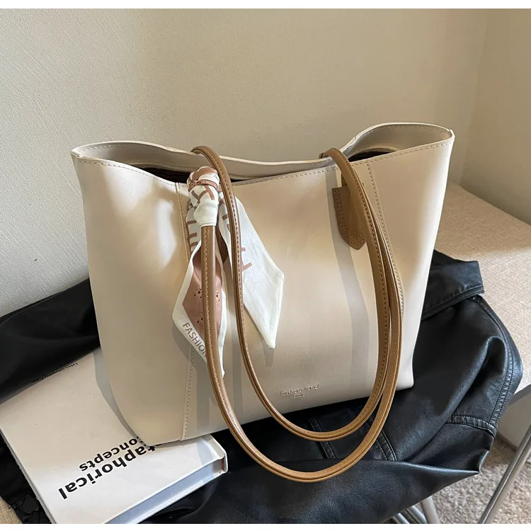 Women's Large Pu Leather Solid Color Streetwear Square Zipper Shoulder Bag Tote Bag display picture 19
