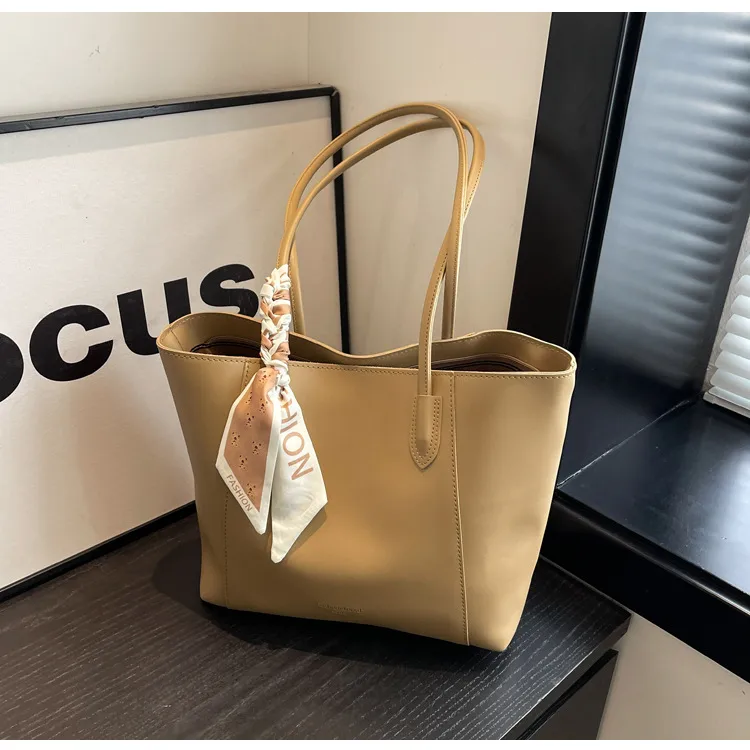 Women's Large Pu Leather Solid Color Streetwear Square Zipper Shoulder Bag Tote Bag display picture 21