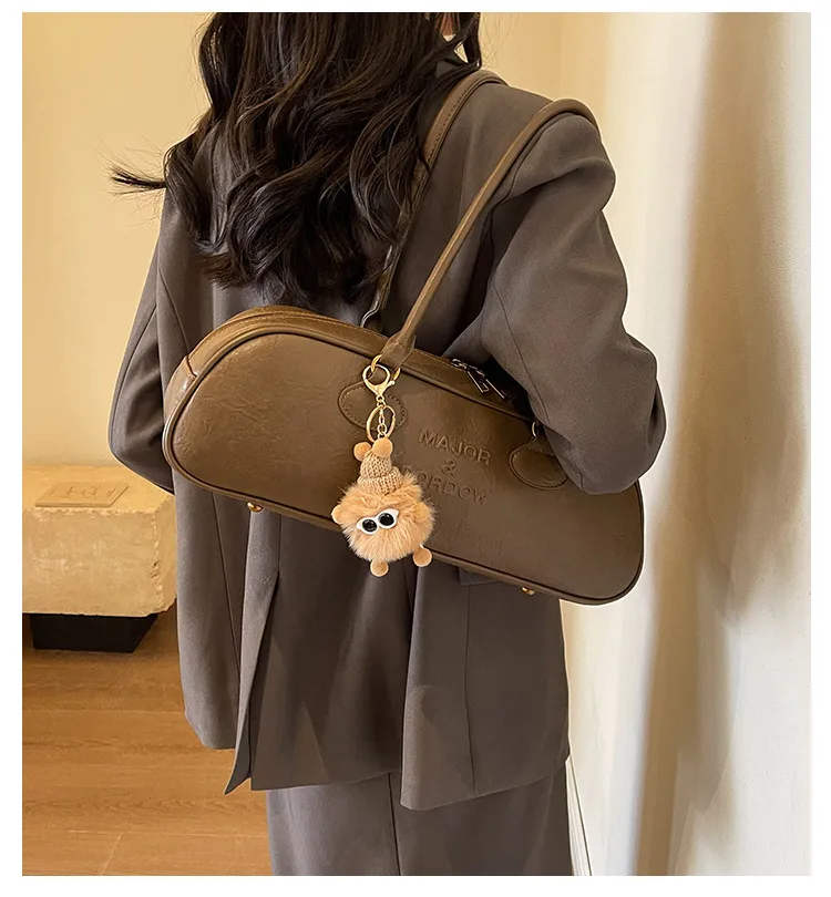 Women's Large Pu Leather Solid Color Streetwear Pillow Shape Zipper Shoulder Bag display picture 1