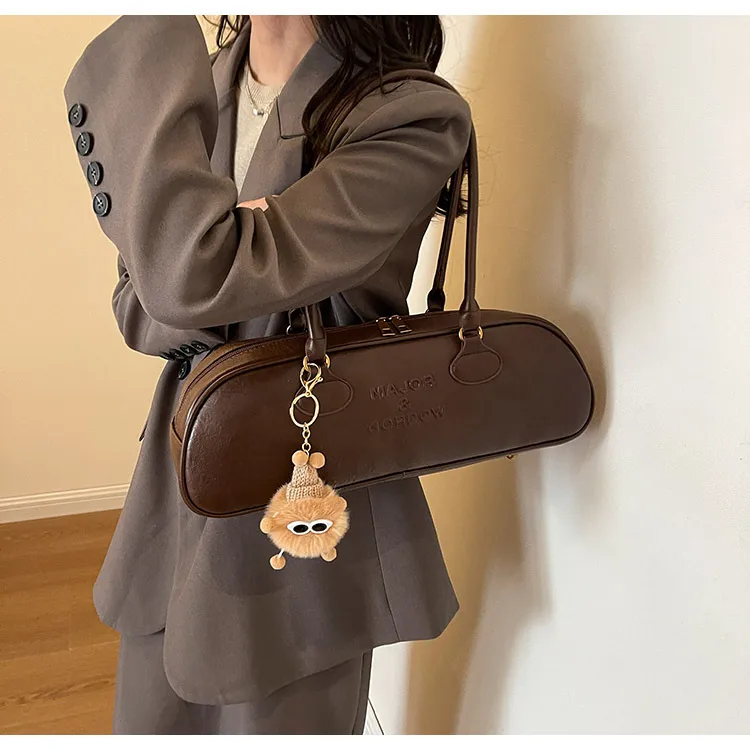 Women's Large Pu Leather Solid Color Streetwear Pillow Shape Zipper Shoulder Bag display picture 2