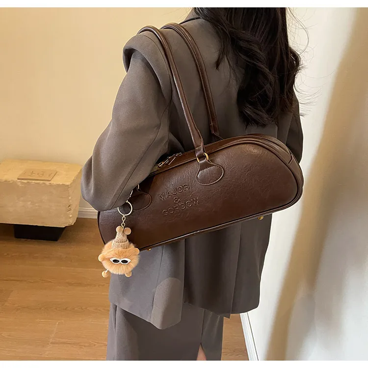 Women's Large Pu Leather Solid Color Streetwear Pillow Shape Zipper Shoulder Bag display picture 4