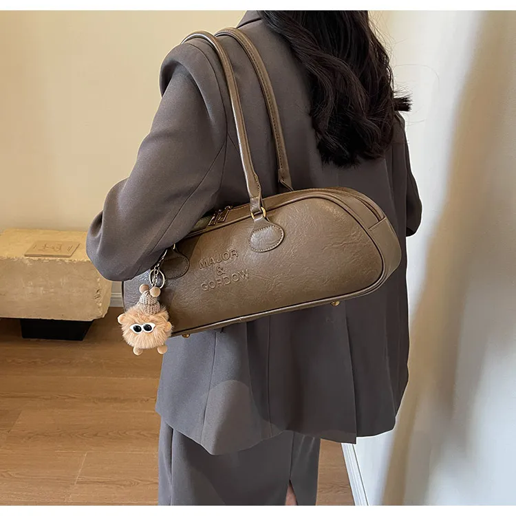 Women's Large Pu Leather Solid Color Streetwear Pillow Shape Zipper Shoulder Bag display picture 5