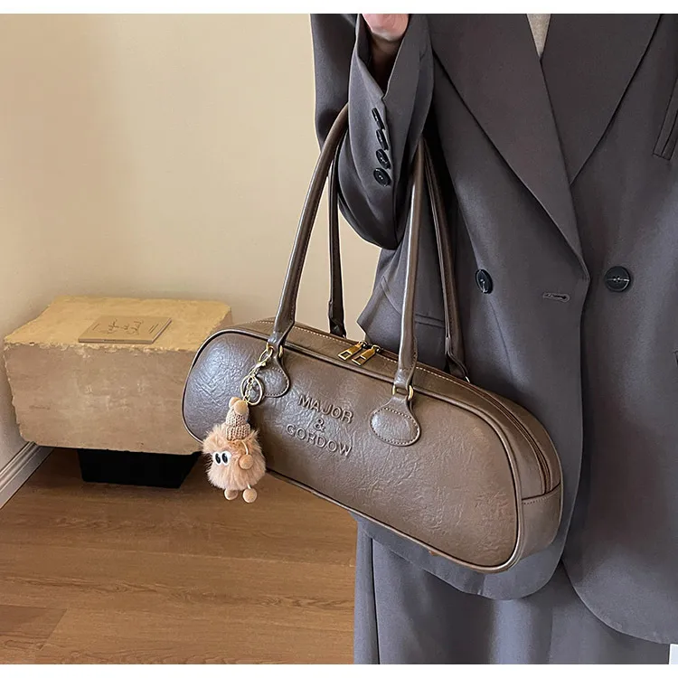 Women's Large Pu Leather Solid Color Streetwear Pillow Shape Zipper Shoulder Bag display picture 6