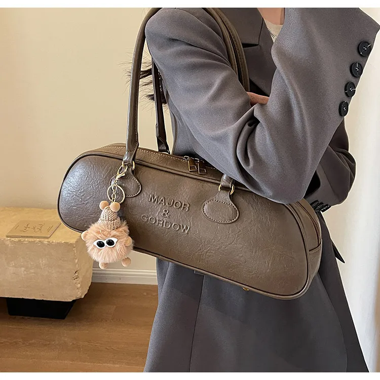 Women's Large Pu Leather Solid Color Streetwear Pillow Shape Zipper Shoulder Bag display picture 7