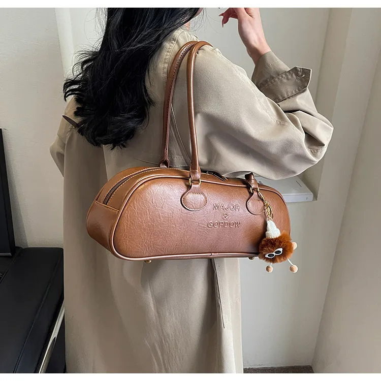 Women's Large Pu Leather Solid Color Streetwear Pillow Shape Zipper Shoulder Bag display picture 8
