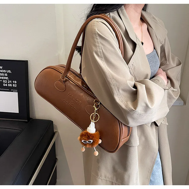 Women's Large Pu Leather Solid Color Streetwear Pillow Shape Zipper Shoulder Bag display picture 10