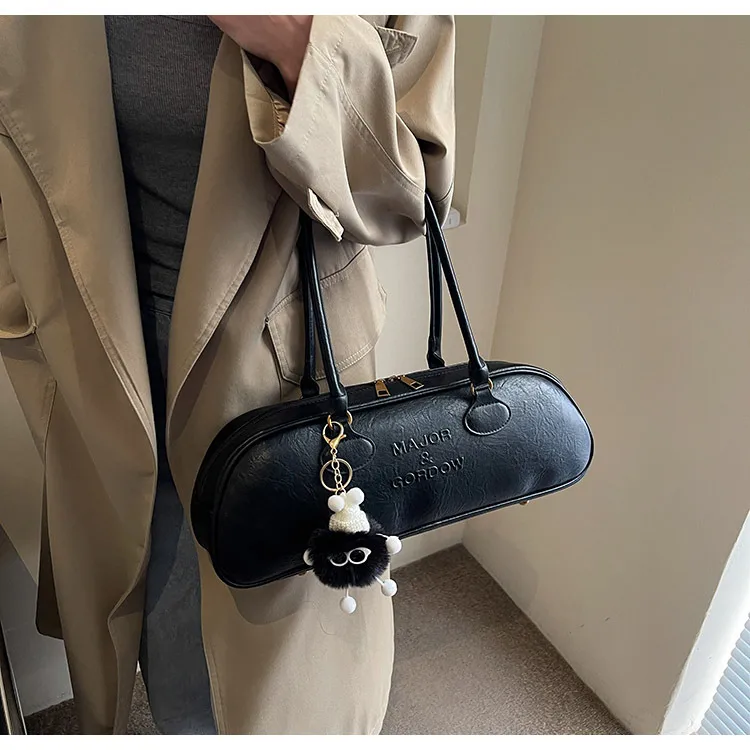 Women's Large Pu Leather Solid Color Streetwear Pillow Shape Zipper Shoulder Bag display picture 11
