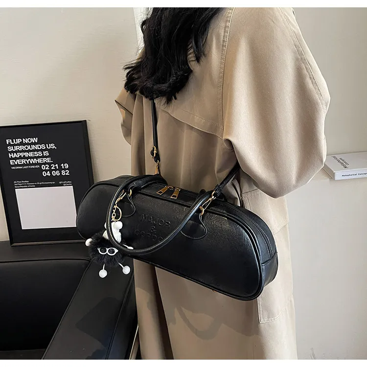 Women's Large Pu Leather Solid Color Streetwear Pillow Shape Zipper Shoulder Bag display picture 13