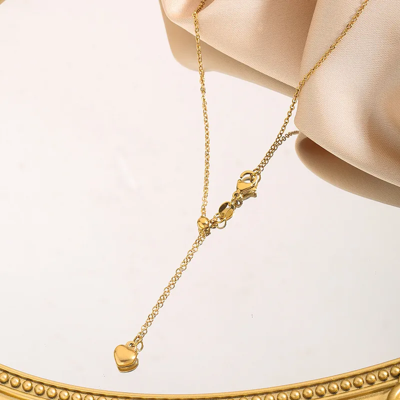 Wholesale Jewelry Elegant Glam Heart Shape Titanium Steel 18K Gold Plated Pendant Necklace display picture 1