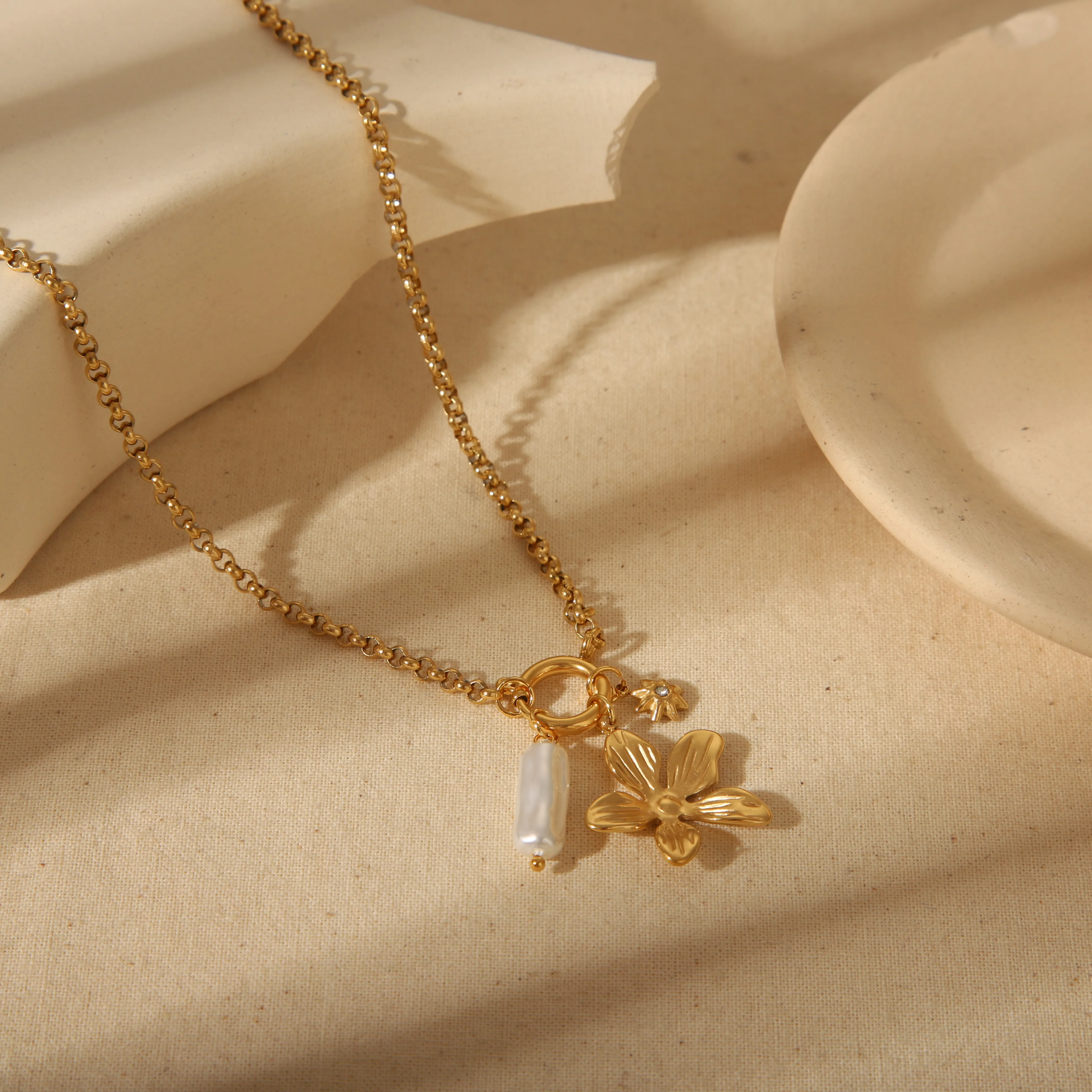 Wholesale Jewelry Vintage Style Commute Eight-pointed Stars Flower 304 Stainless Steel Shell 18K Gold Plated Inlay Jewelry Set display picture 2