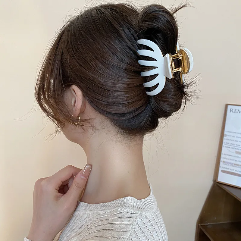 Women's Casual Simple Style Streetwear Geometric Arylic Hair Claws display picture 13