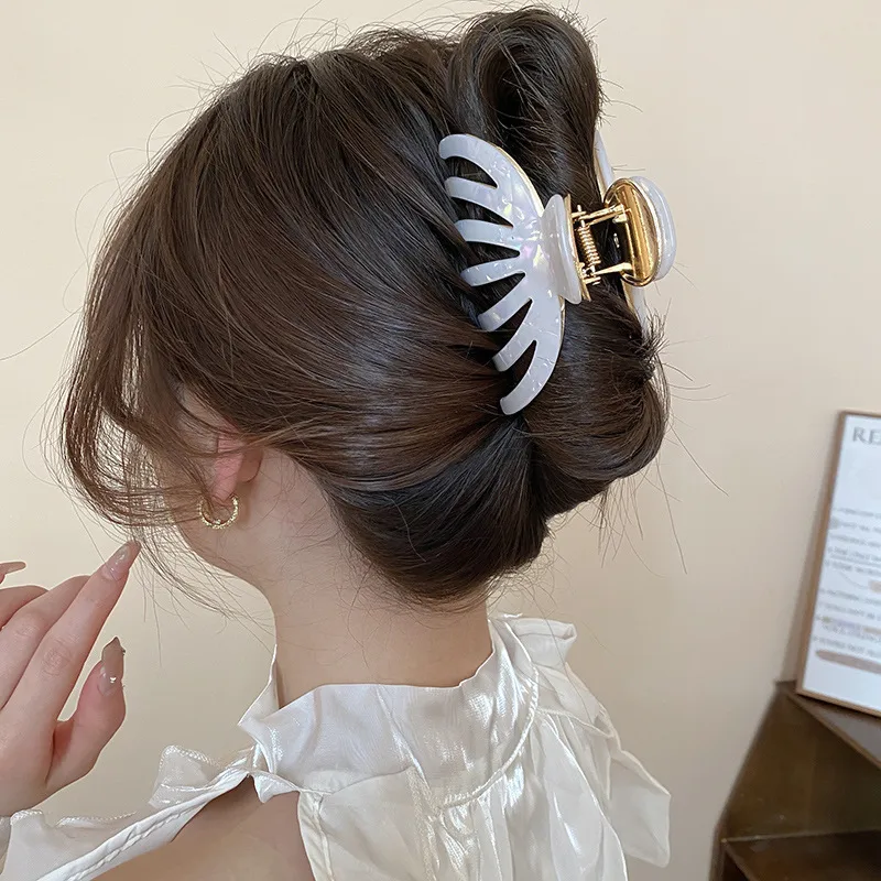 Women's Casual Simple Style Streetwear Geometric Arylic Hair Claws display picture 5