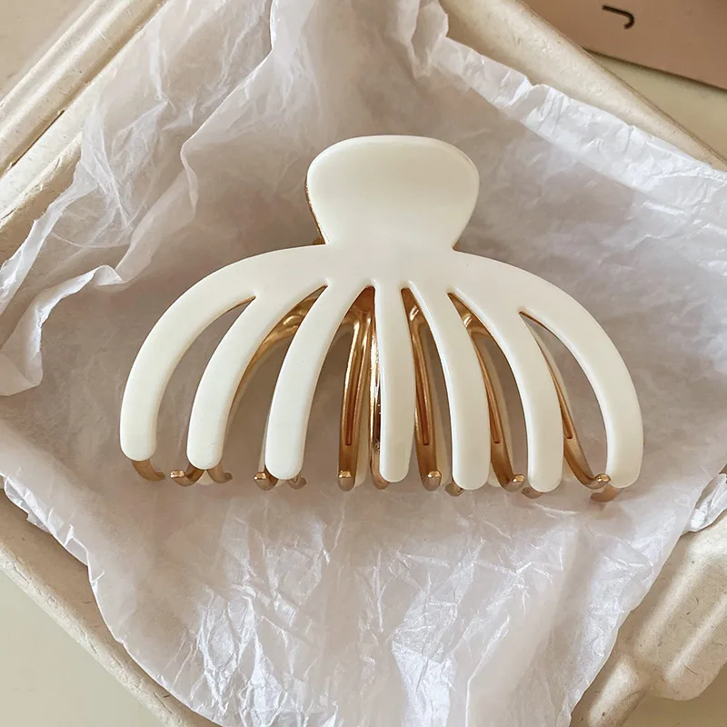 Women's Casual Simple Style Streetwear Geometric Arylic Hair Claws display picture 8