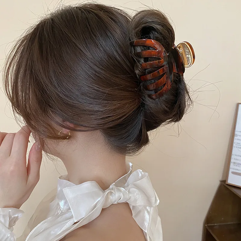 Women's Casual Simple Style Streetwear Geometric Arylic Hair Claws display picture 14