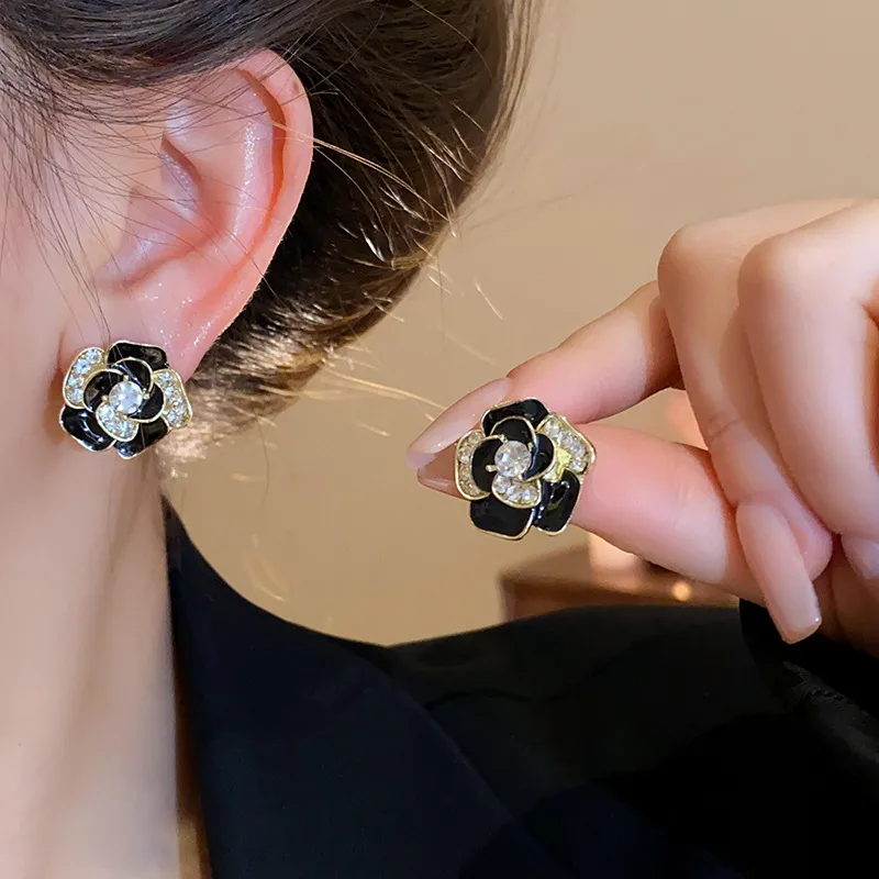 1 Pair Sweet Flower Inlay Alloy Zircon Ear Studs display picture 3